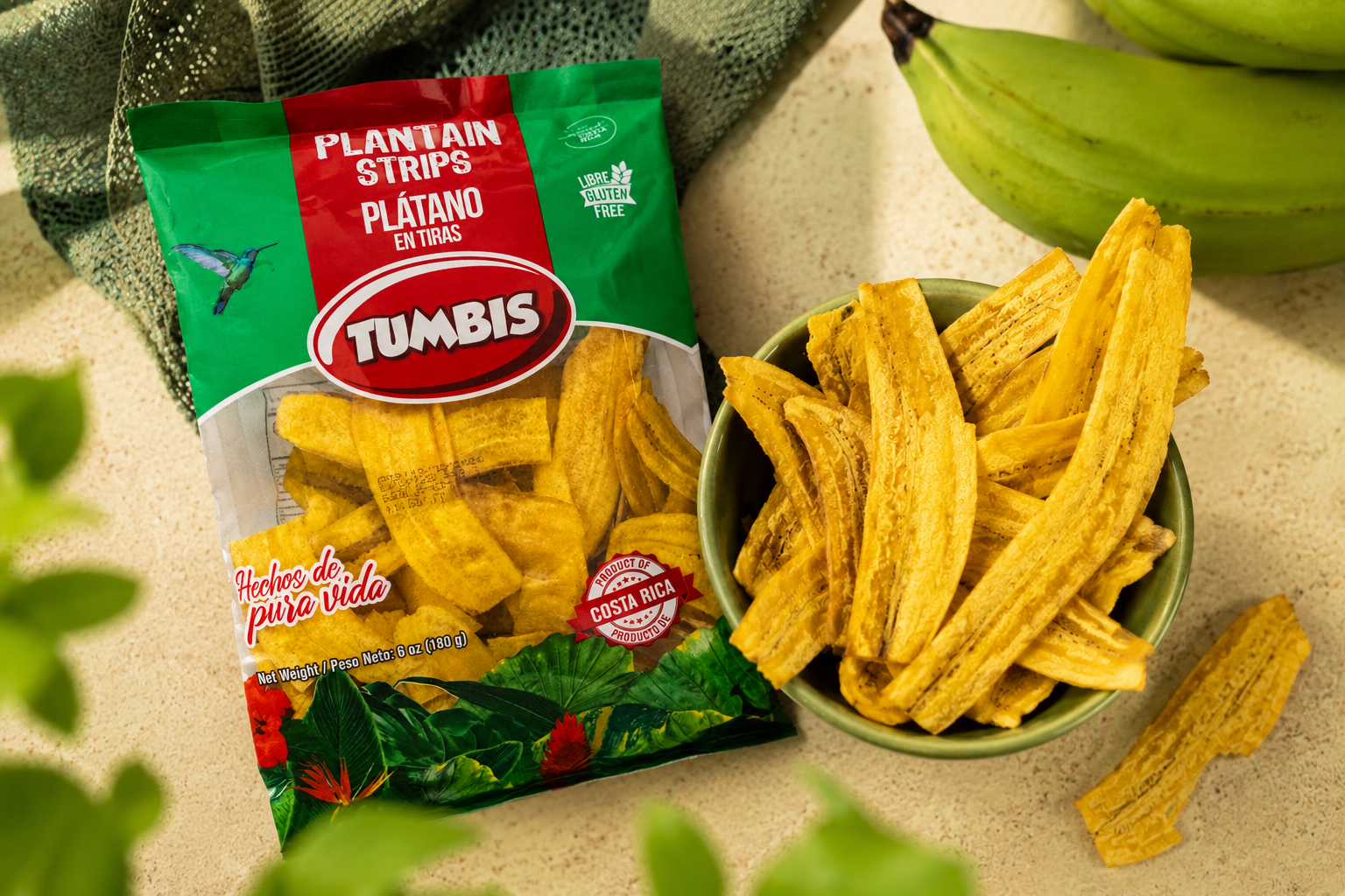 Tumbis Plantain Strips con bowl de tiras de plátano